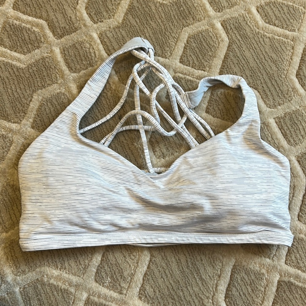 Lululemon free to be wild bra size 6